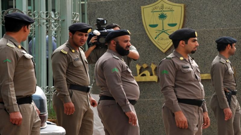 السعودية: حملة اعتقالات تعسّفية بحق رجال دين ومحامين