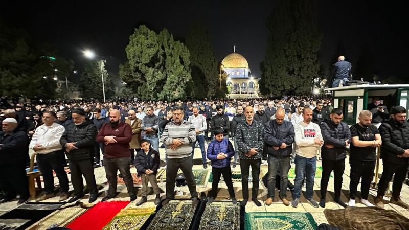 دائرة الأوقاف الإسلامية في القدس: 45 ألف مصلٍّ أقاموا اليوم صلاتي العشاء والتراويح في المسجد الأقصى