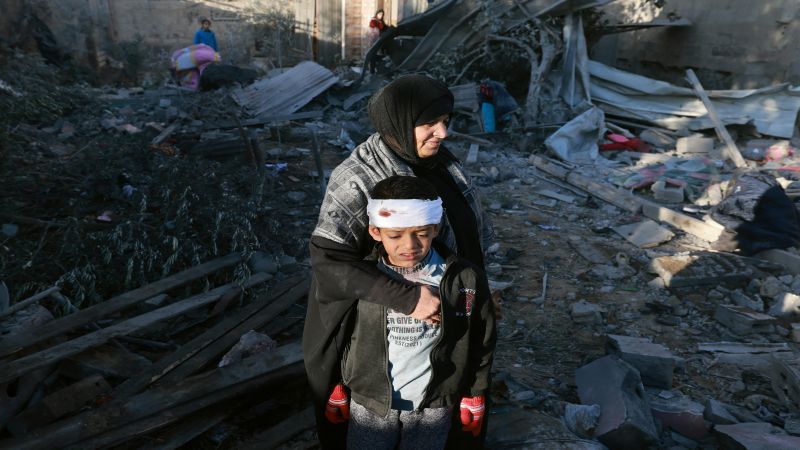 فلسطين المحتلة: الطيران الحربي الصهيوني يستهدف منزلَين شمال بيت لاهيا في قطاع غزة