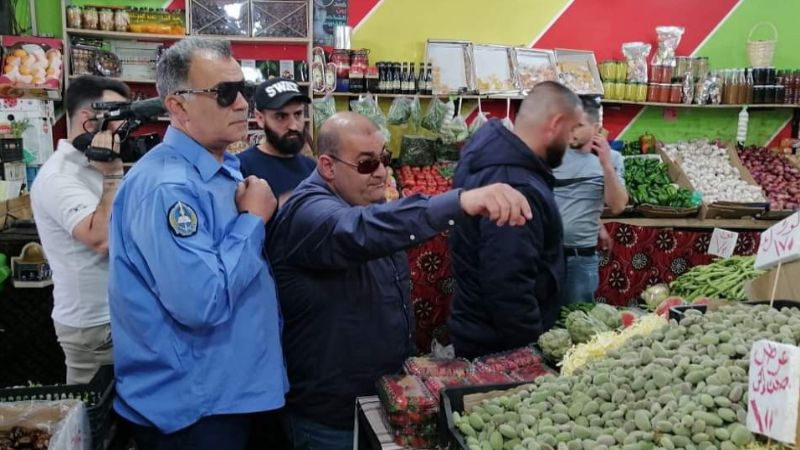 لبنان: حملة لإزالة مخالفات عربات بيع الخضار والفواكه عند مدخل مدينة بعلبك الجنوبي