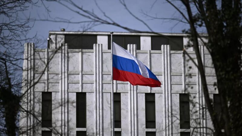 سفير روسيا لدى واشنطن: أميركا اختارت خيار الحرب ومساعداتها لن تنقذ زيلينسكي وسيتم تدمير الأسلحة الجديدة