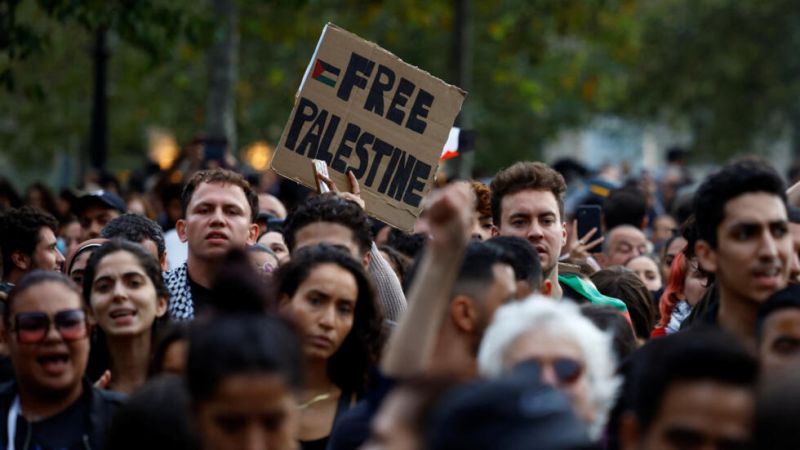 الشرطة الفرنسية تمنع تظاهرتين ضدّ العدوان الإسرائيلي أمام جامعة السوربون تزامنًا مع زيارة ماكرون للجامعة