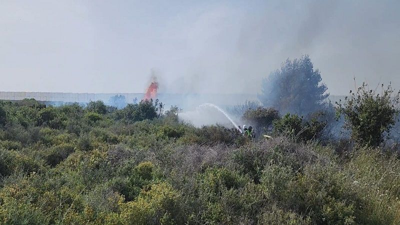 لبنان| نجاة فريق تابع لفوج إطفاء اتحاد بلديات بنت جبيل بعدما استهدفهم العدو خلال إخماد النيران في حرش يارون