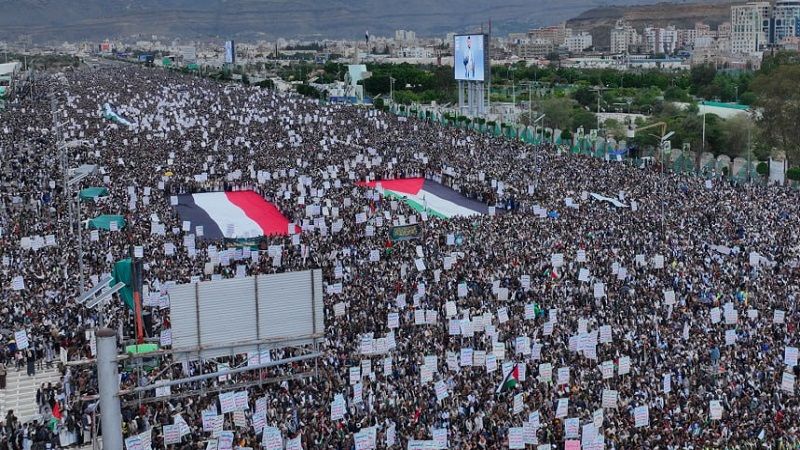 بعنوان "مع غزة العزة تعبئة واستنفار".. مسيرات يمنية كبرى في صنعاء والمحافظات