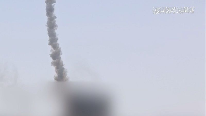 فيديو: كتائب المجاهدين تدكّ محور نتساريم برشقة صاروخية