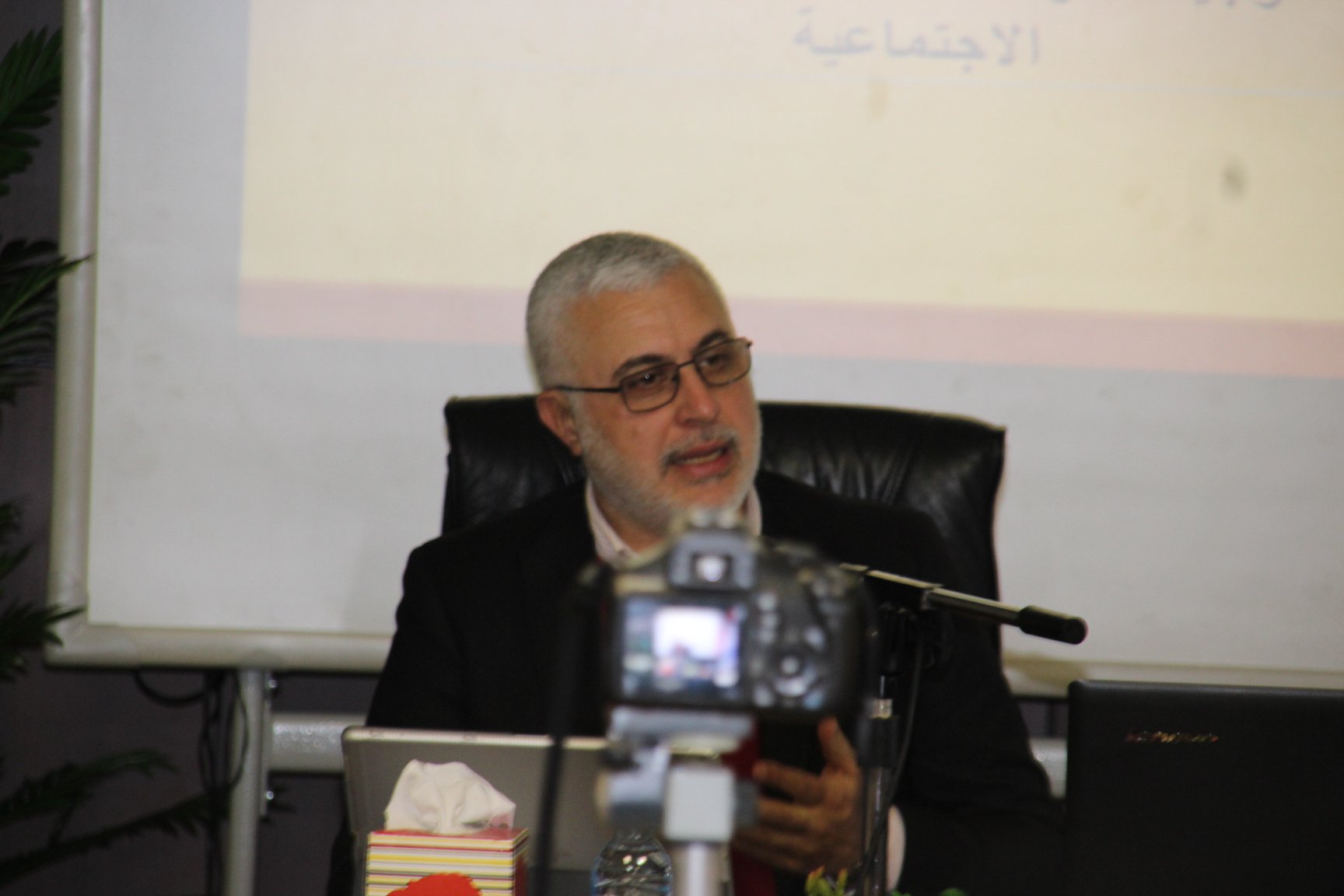 ندوة توجيهية للدكتور حسين رحال في المركز الاسلامي للتعليم العالي