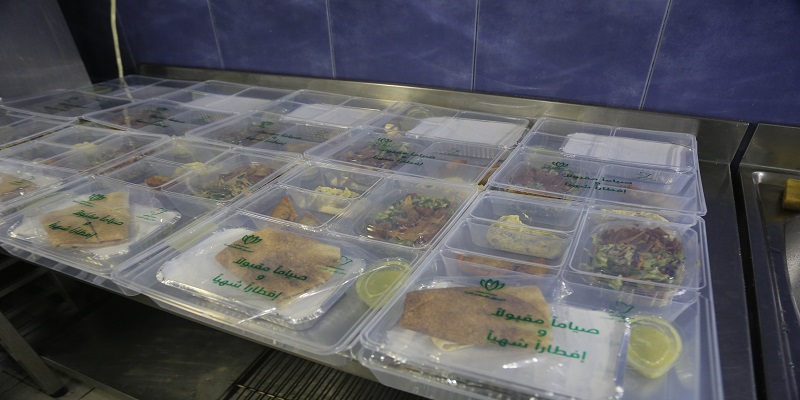 بالصور .. وجبات رمضانية من مستشفى الرسول الأعظم(ص) للعوائل المحتاجة