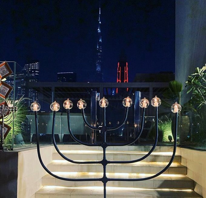 شمعدانالإمارات: دبي تحتفل بعيد  عيد 