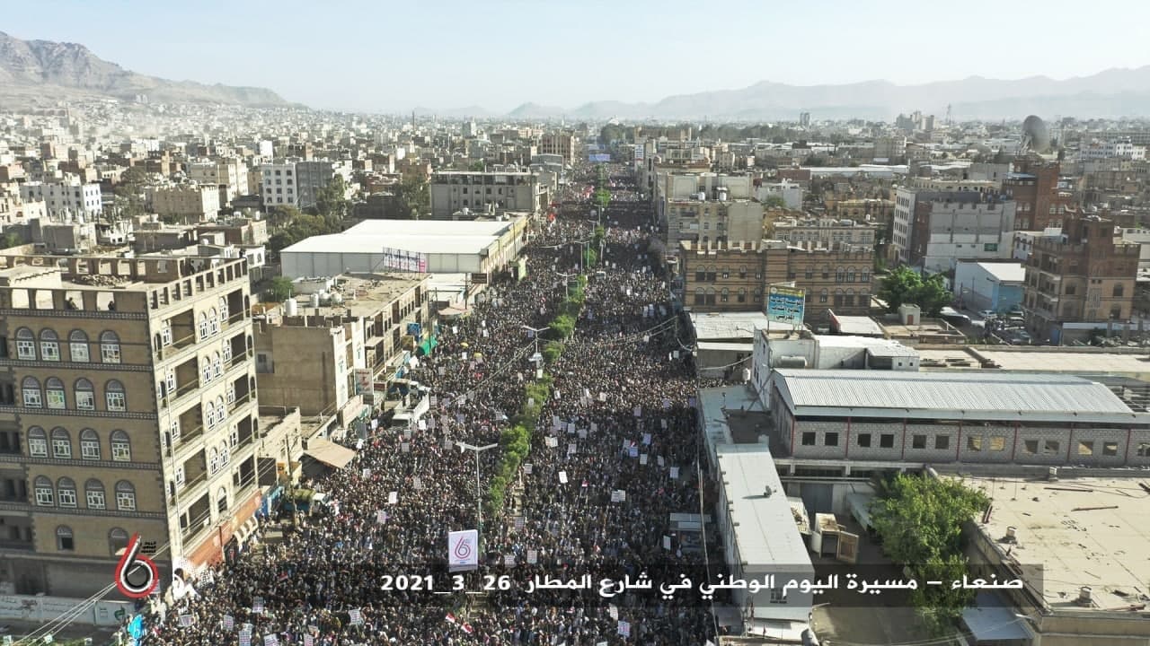 يوم الصمود الوطني في اليمن .. حشود تملأ الساحات وتأكيد على خيار المقاومة