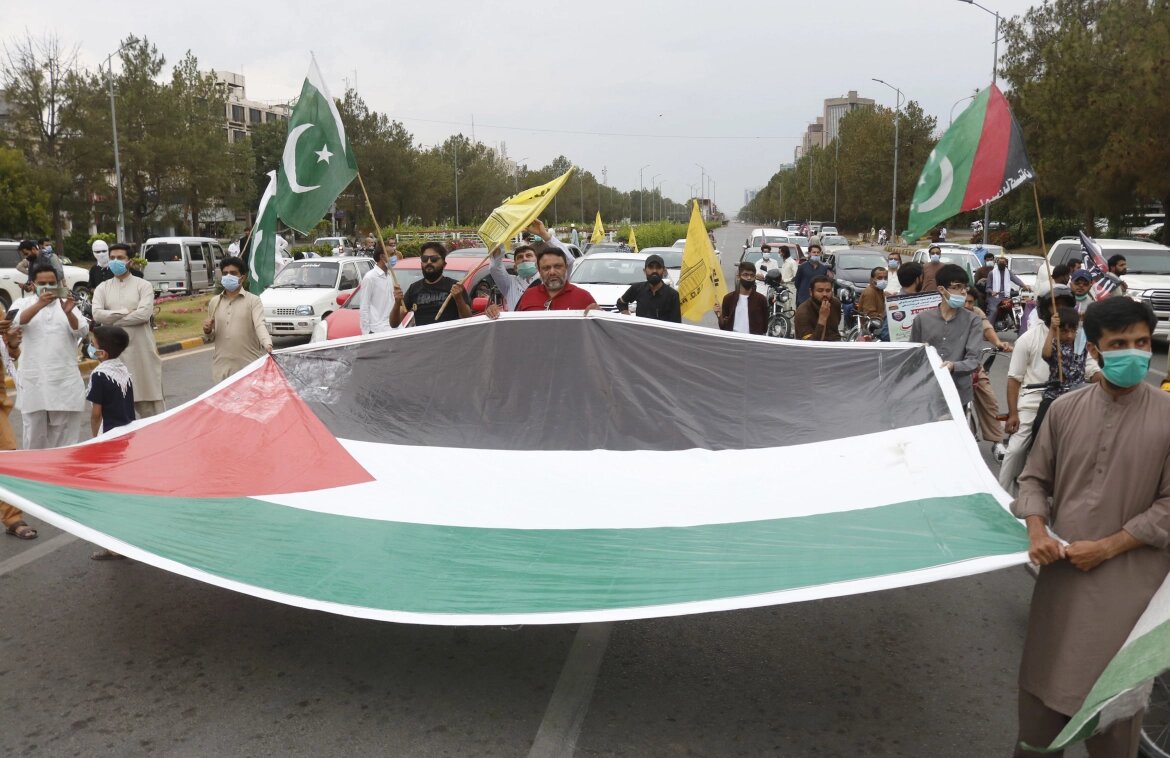 بالصور: العلم الفلسطيني يجوب أصقاع العالم