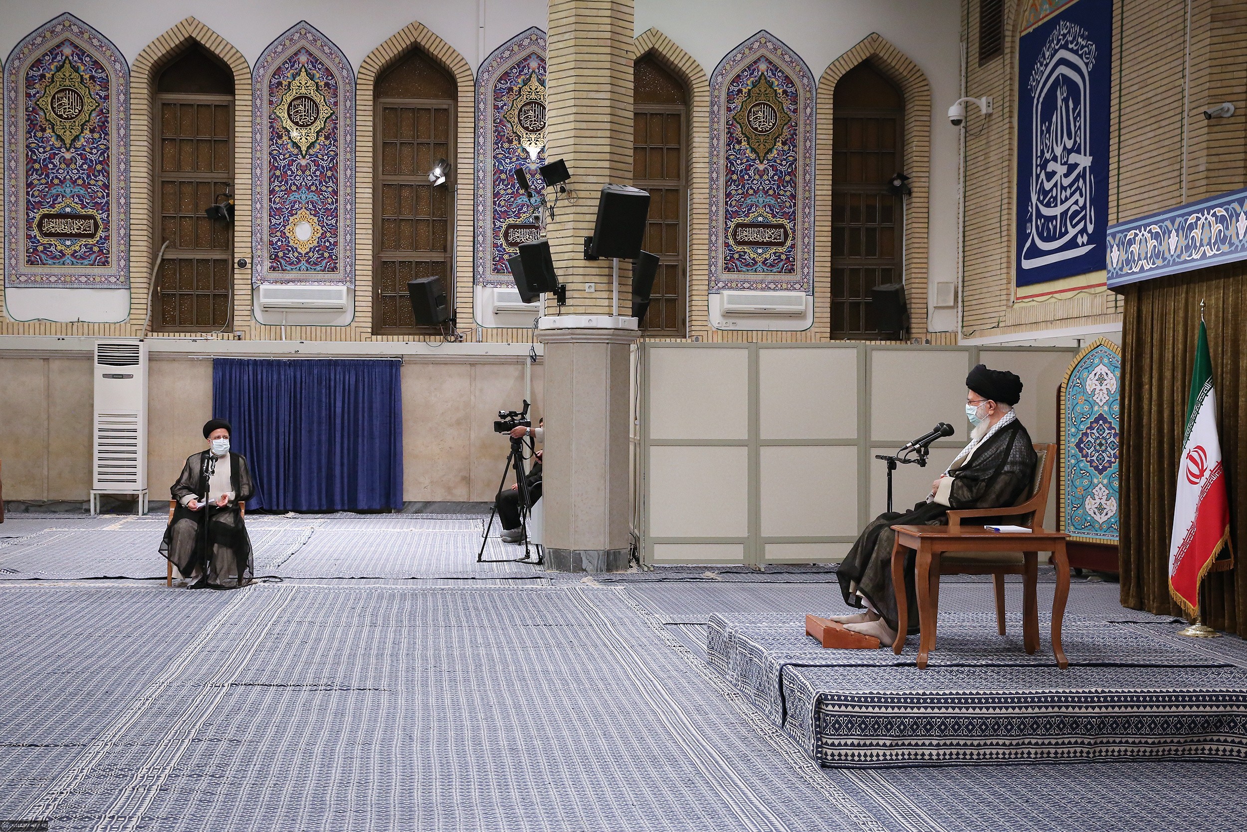 الإمام الخامنئي: الانتخابات الإيرانية ملحمة حقيقية