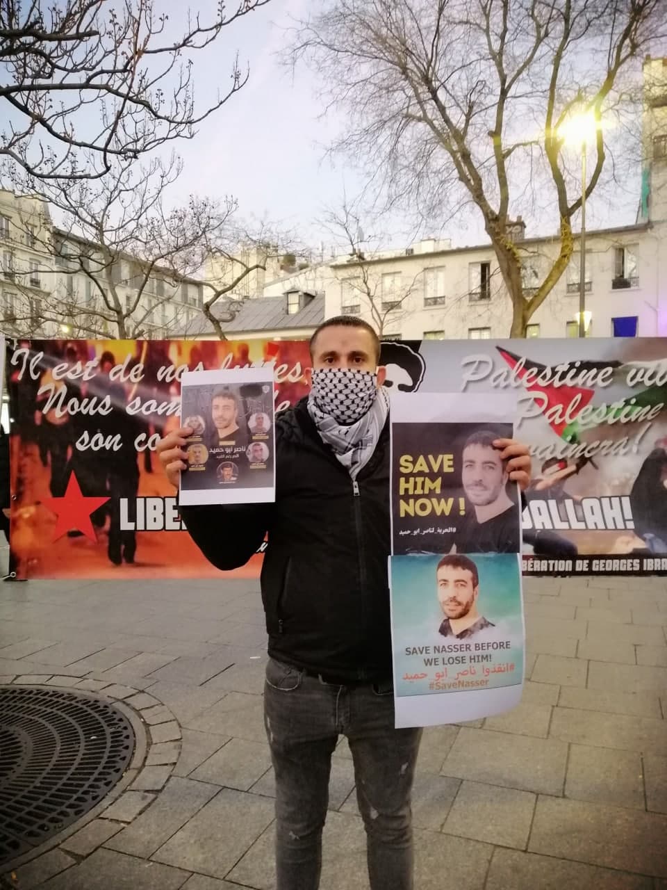 بالصور: وقفة تضامنية مع الأسير ناصر أبو حميد وأهالي النقب المحتل في العاصمة الفرنسية باريس
