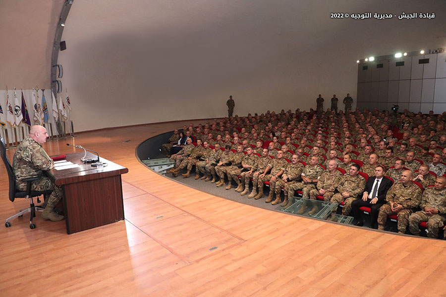 قائد الجيش: الوضع الأمني ممسوك ولن نسمح باستغلال الوضع 