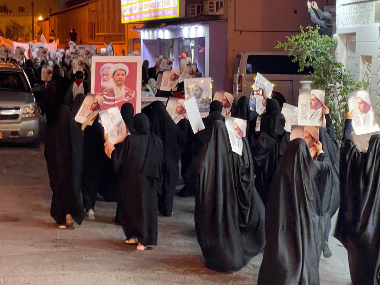 البحرينيون في ذكرى اعتقال زعيم المعارضة: لن نترك الشيخ علي