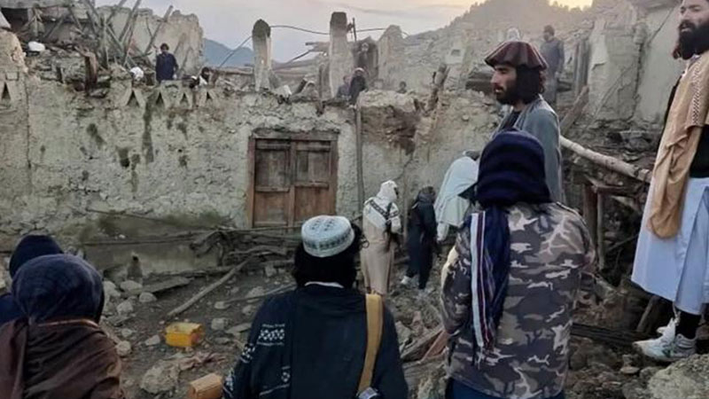 كارثة زلزال أفغانستان.. 1500 قتيل وصور تظهر حجم الدمار