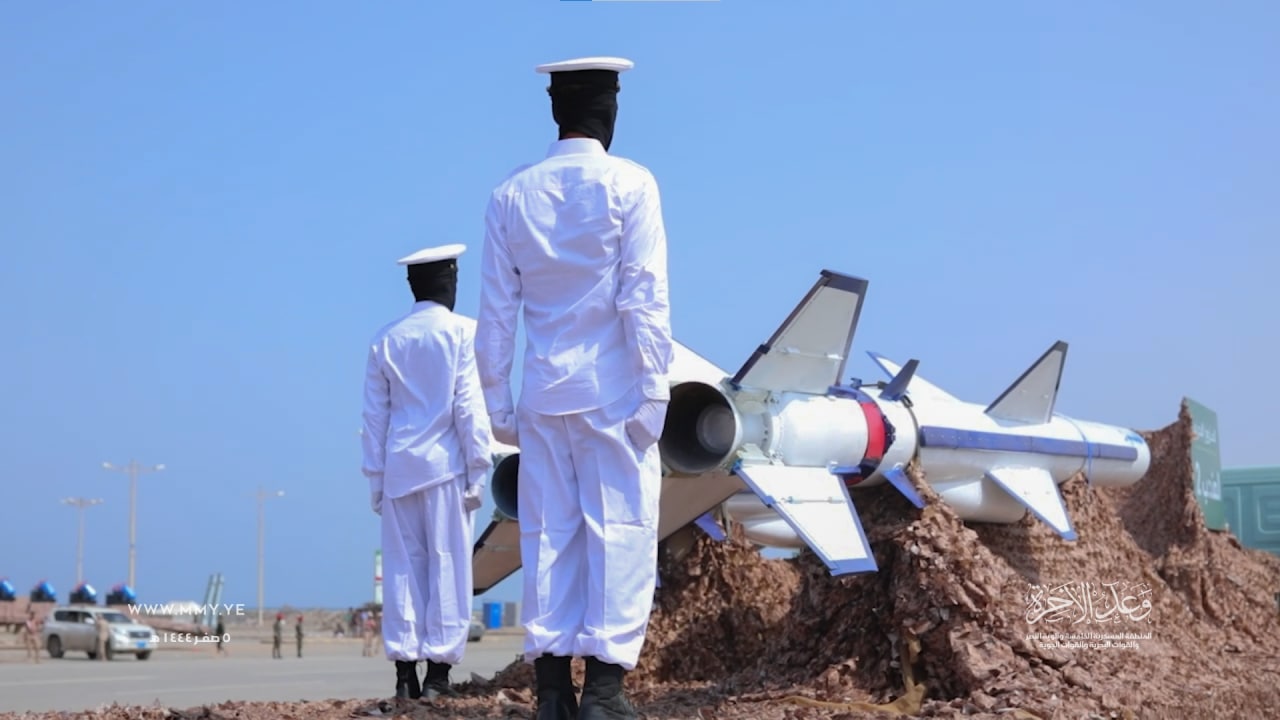 "وعد الآخرة".. الكشف عن صاروخ يمني بر – بحر من طراز "فالق 1"