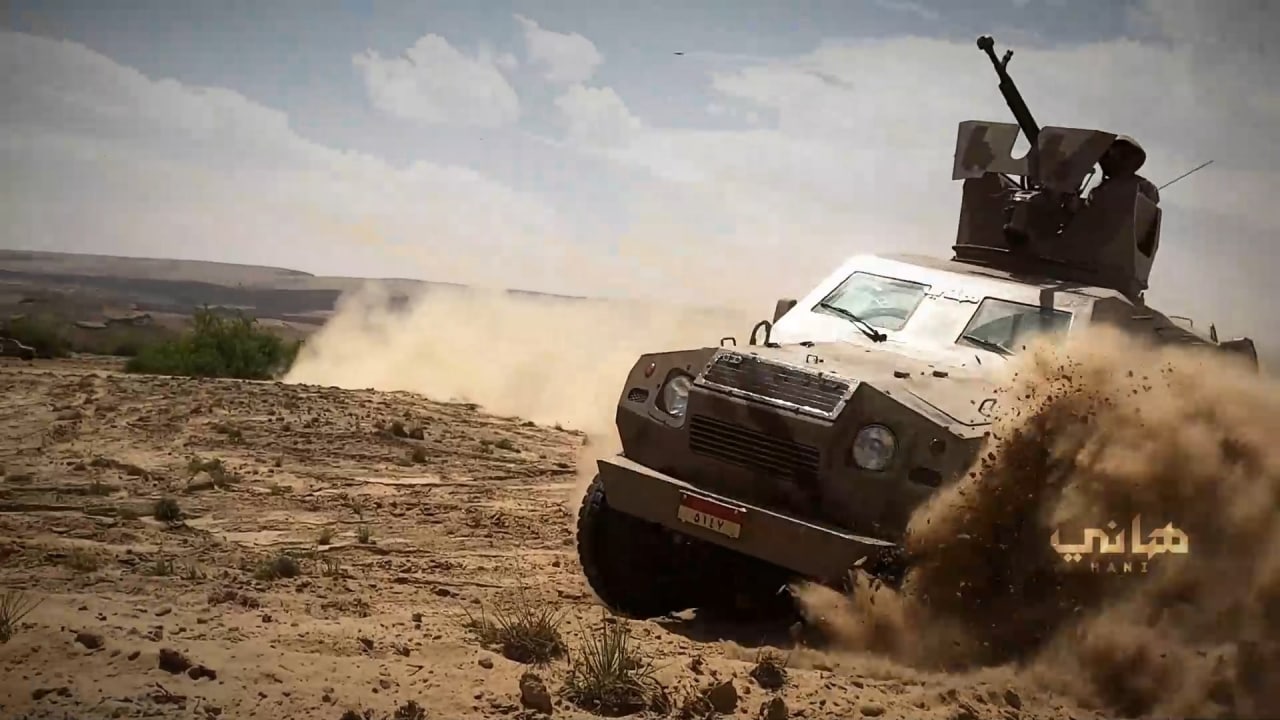 فيديو: استعراض مدرعة "هاني" في الصحراء والجبال اليمنية