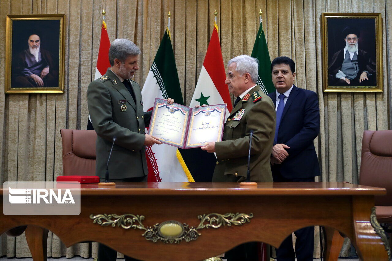 ماذا في خلفيات ونتائج زيارة وزير الدفاع السوري إلى طهران؟