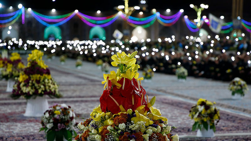 مشهد المقدّسة تحتفل بولادة الإمام الرضا (ع) بالمواكب والأناشيد