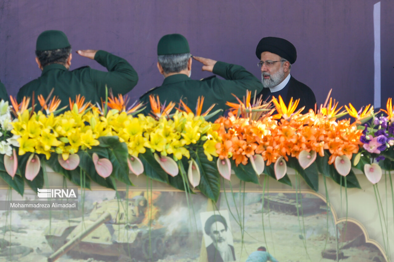 إيران: عرضٌ عسكري للقوات المسلّحة في طهران