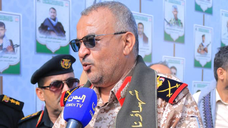 قائد قوات الدفاع الساحلي اليمنية يكشف لـ"العهد" تفاصيل استهداف السفينة الأميركية